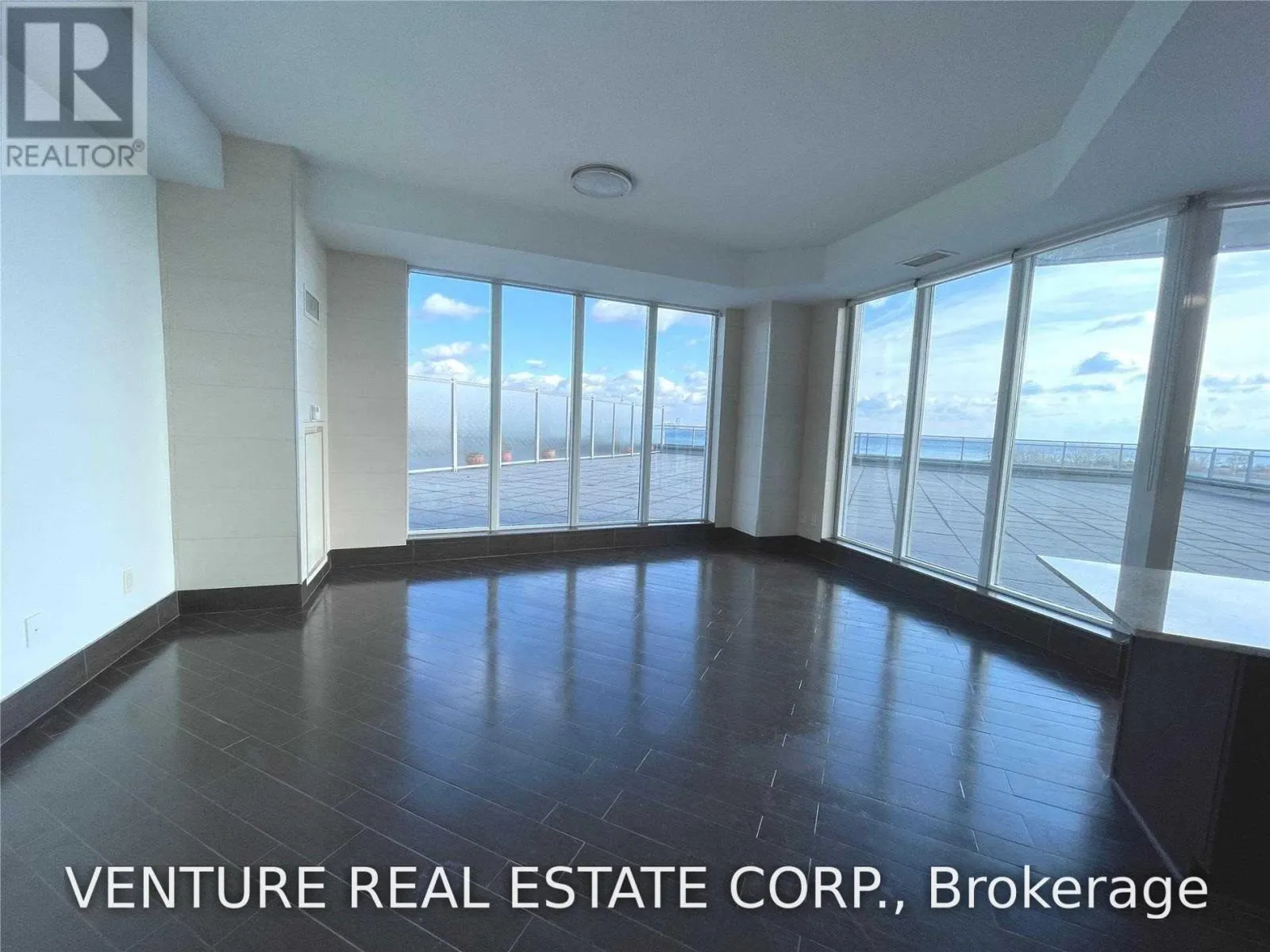 512 - 58 MARINE PARADE DRIVE