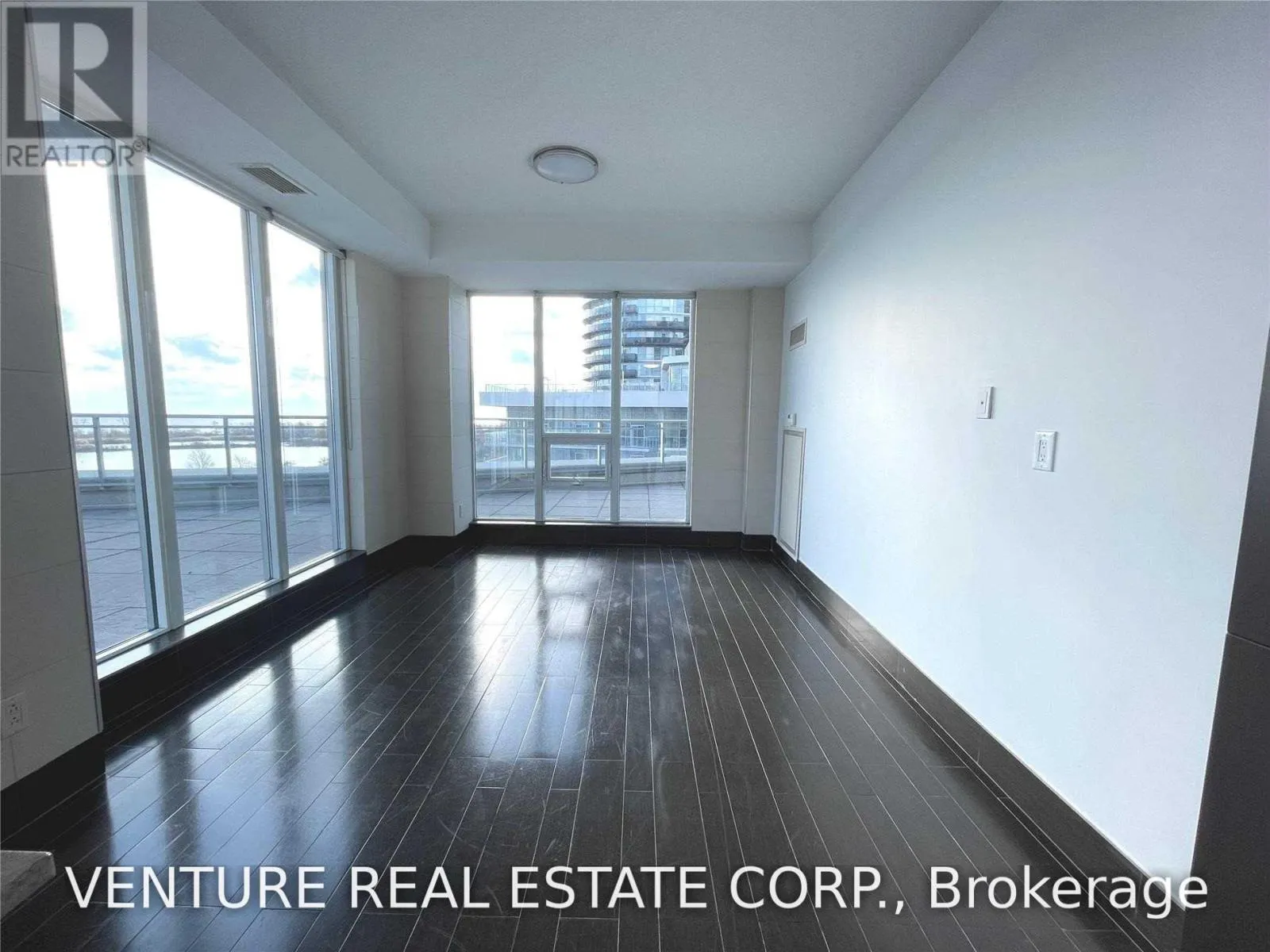 512 - 58 MARINE PARADE DRIVE