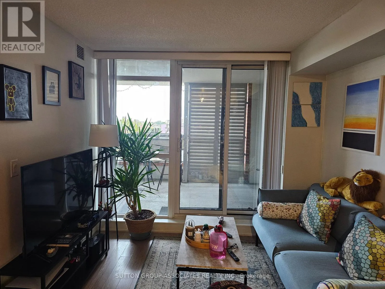 541 - 830 LAWRENCE AVENUE W