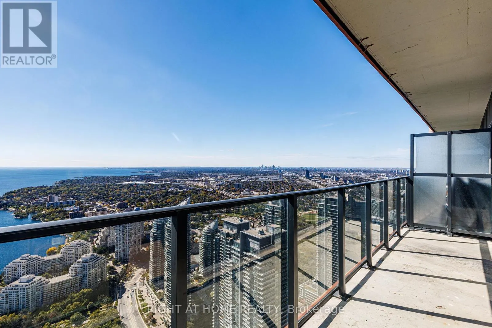 6108 - 30 SHORE BREEZE DRIVE