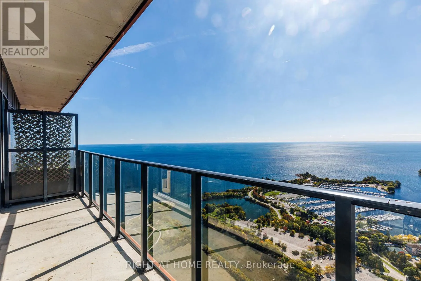 6108 - 30 SHORE BREEZE DRIVE