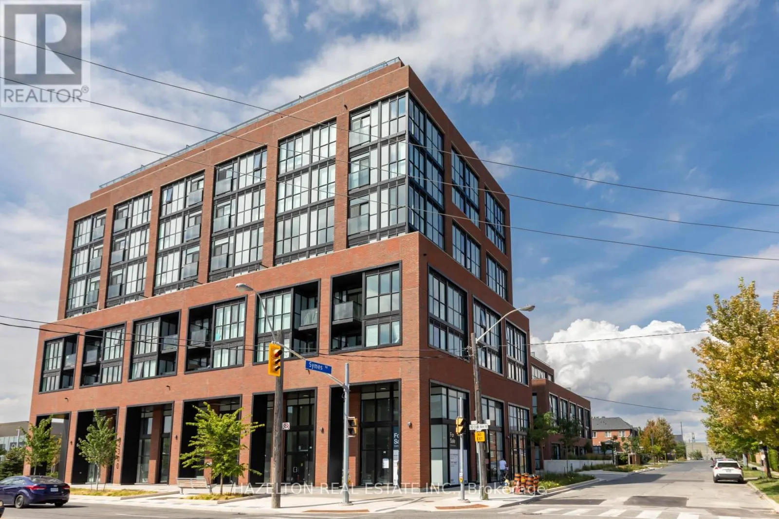 905 - 2300 ST. CLAIR AVENUE W