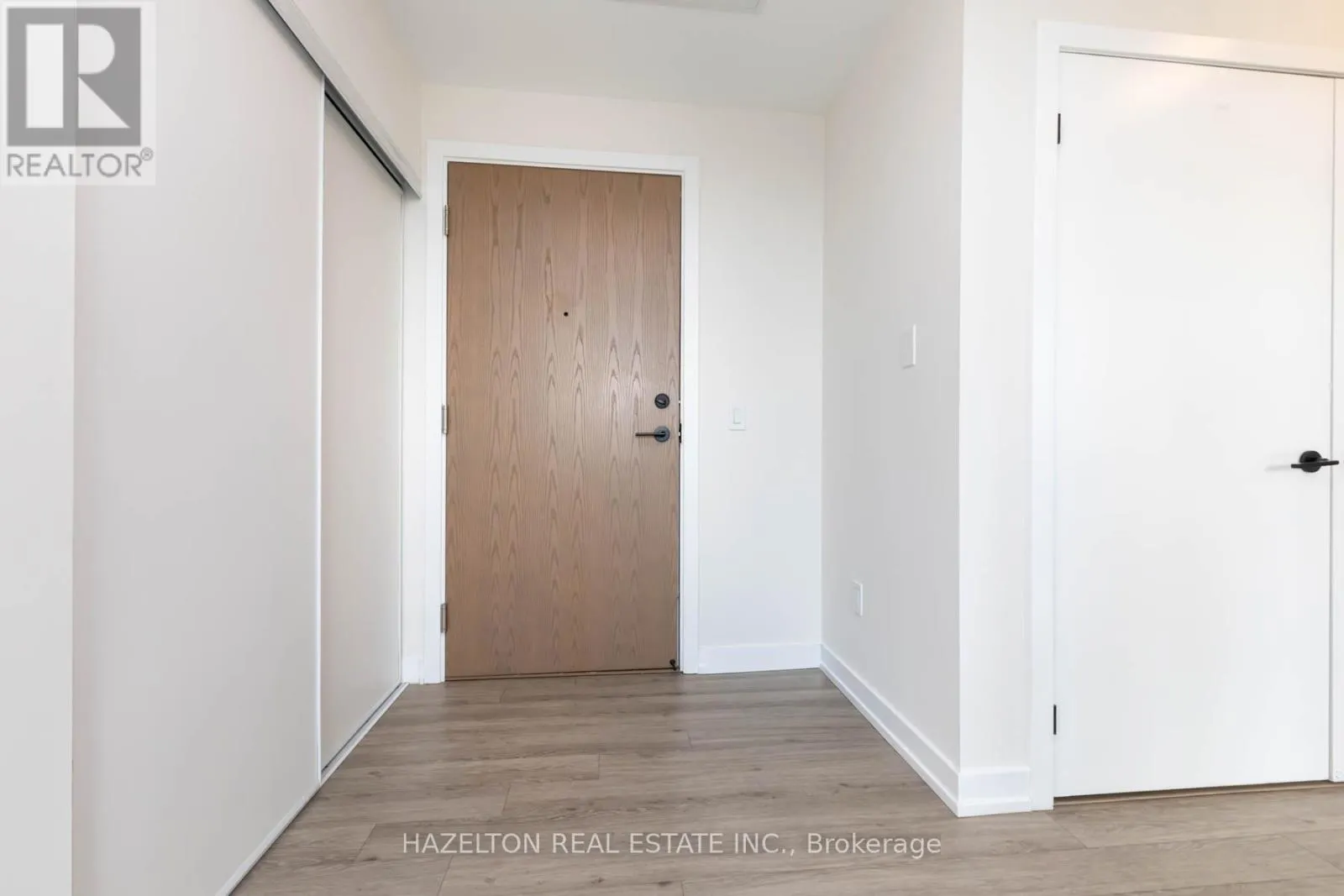 905 - 2300 ST. CLAIR AVENUE W