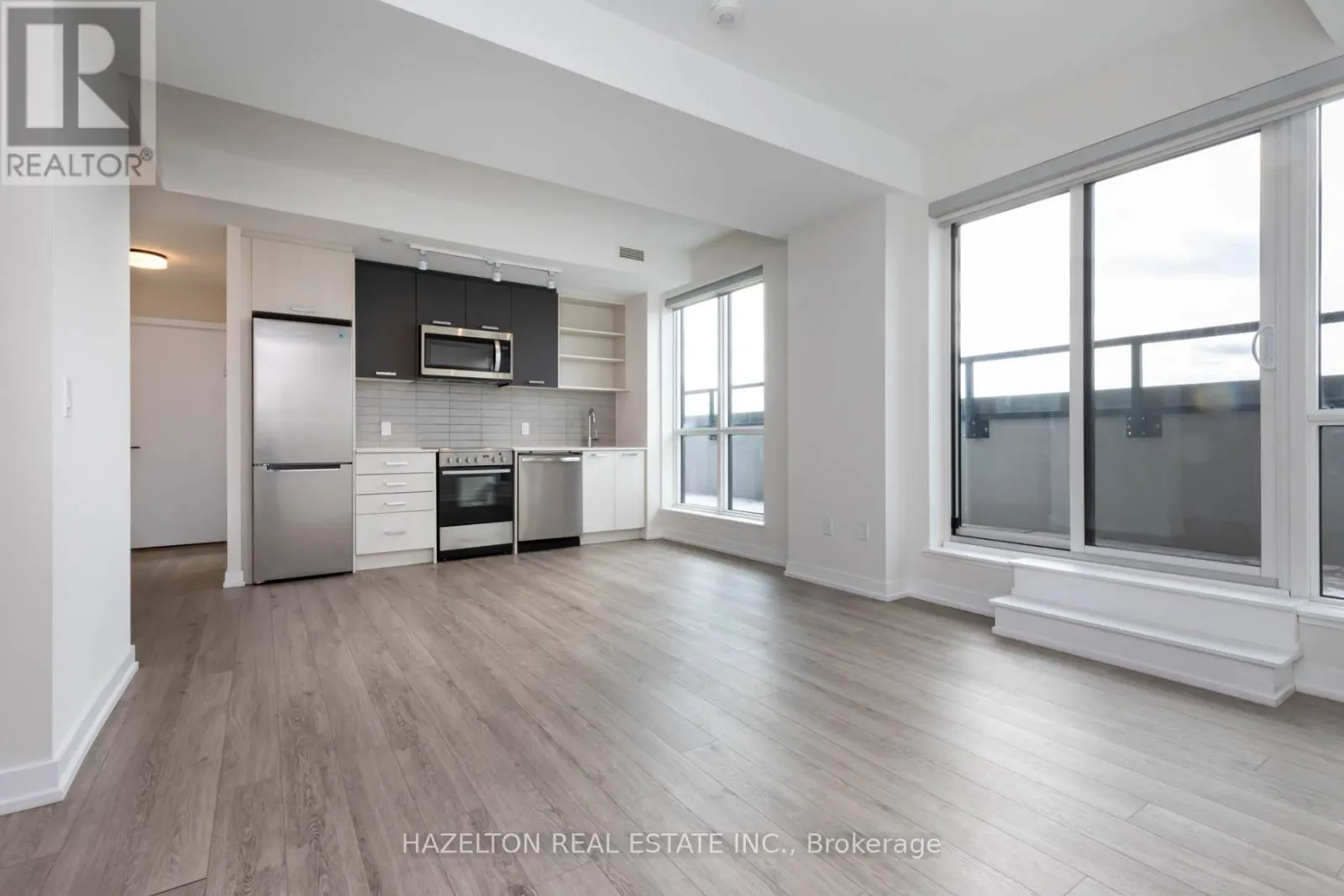 905 - 2300 ST. CLAIR AVENUE W