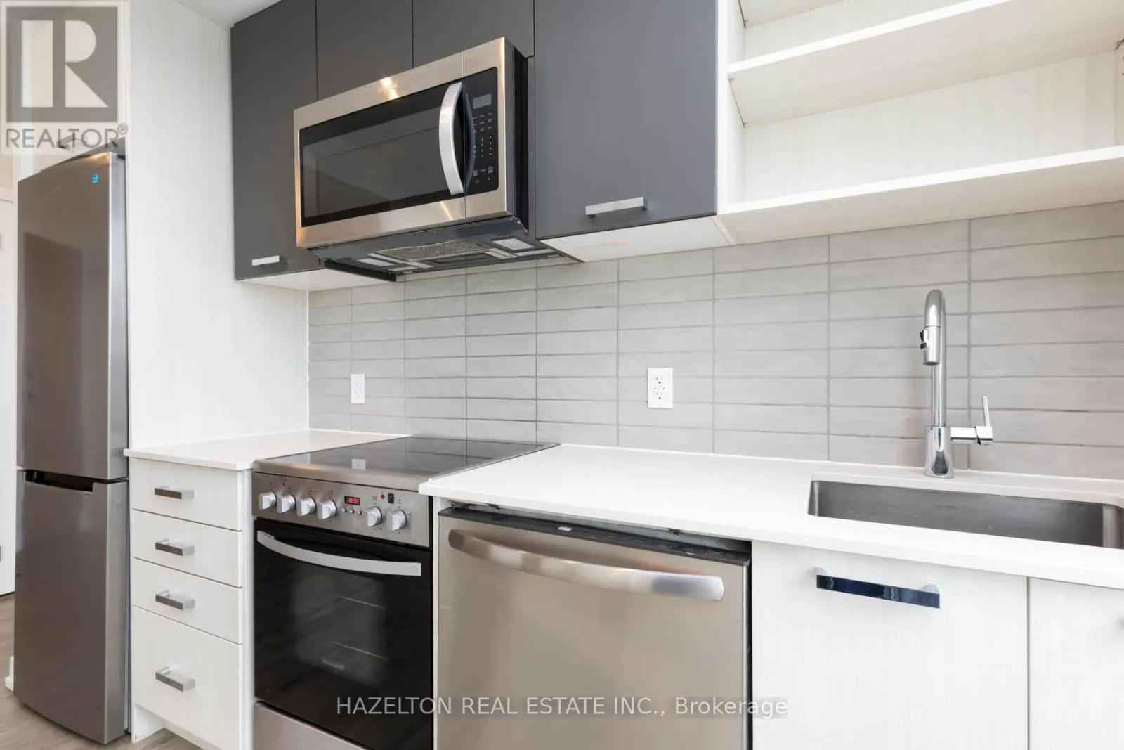 905 - 2300 ST. CLAIR AVENUE W