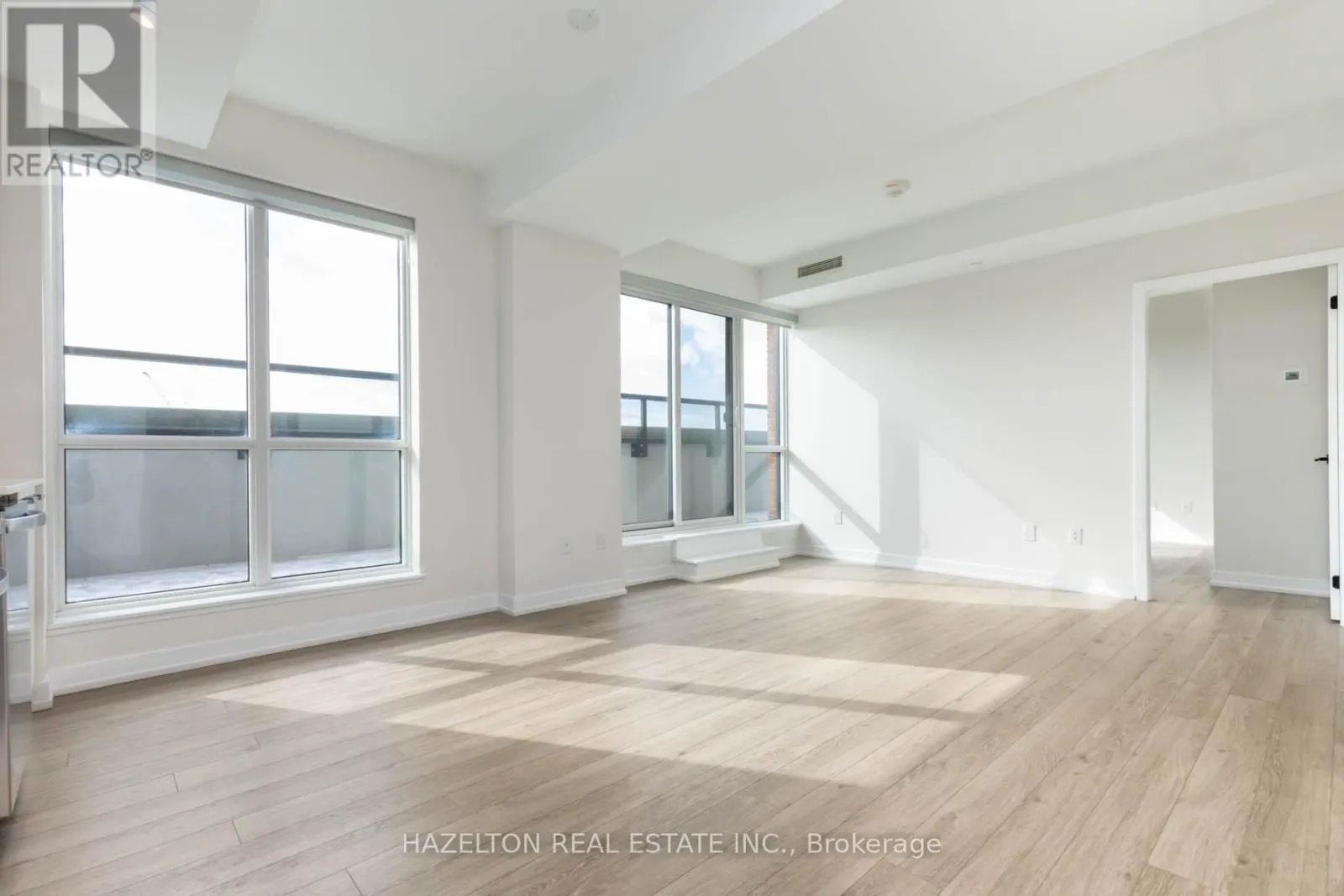 905 - 2300 ST. CLAIR AVENUE W