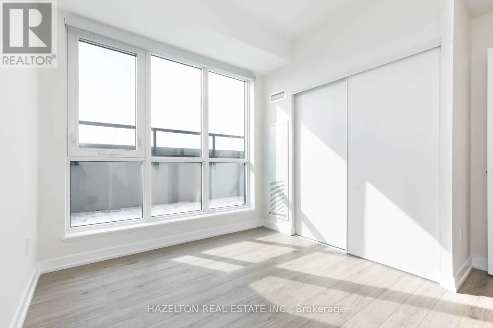 905 - 2300 ST. CLAIR AVENUE W