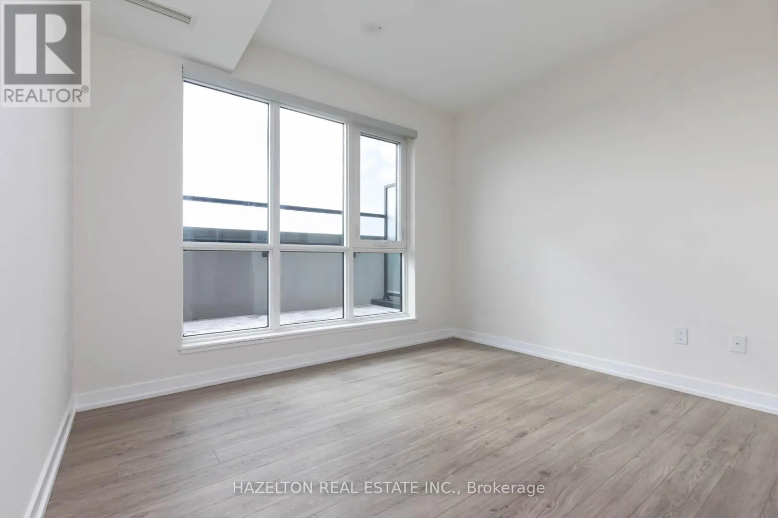 905 - 2300 ST. CLAIR AVENUE W