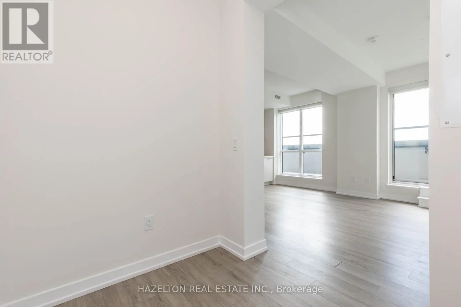 905 - 2300 ST. CLAIR AVENUE W