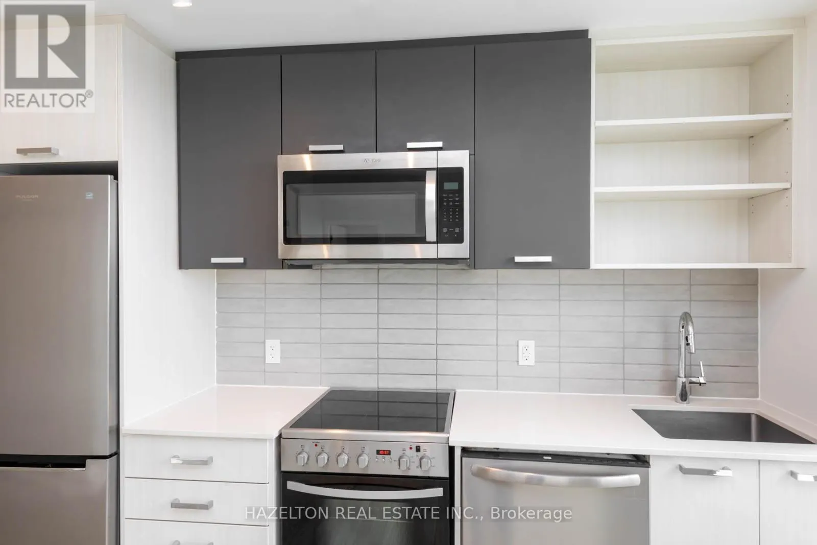 905 - 2300 ST. CLAIR AVENUE W