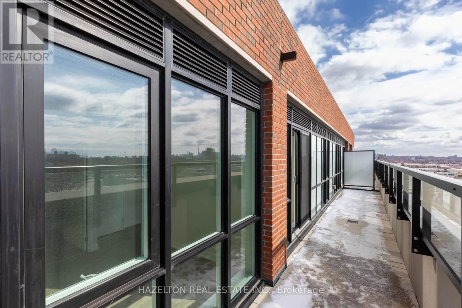 905 - 2300 ST. CLAIR AVENUE W