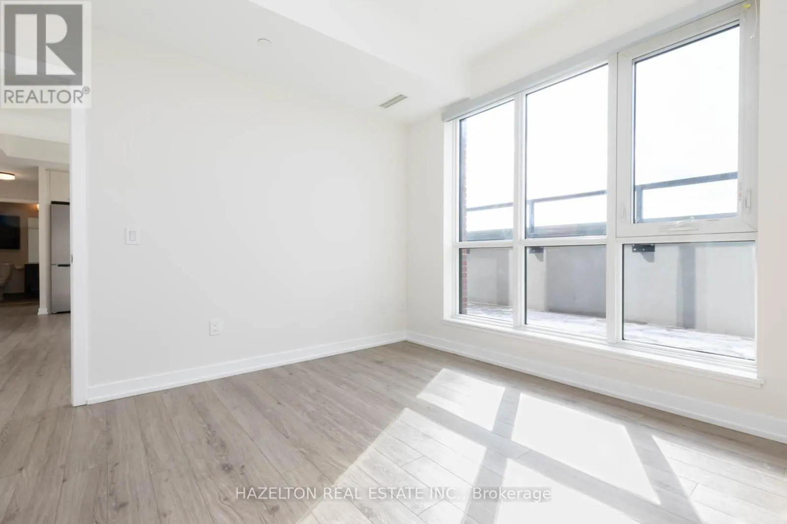 905 - 2300 ST. CLAIR AVENUE W