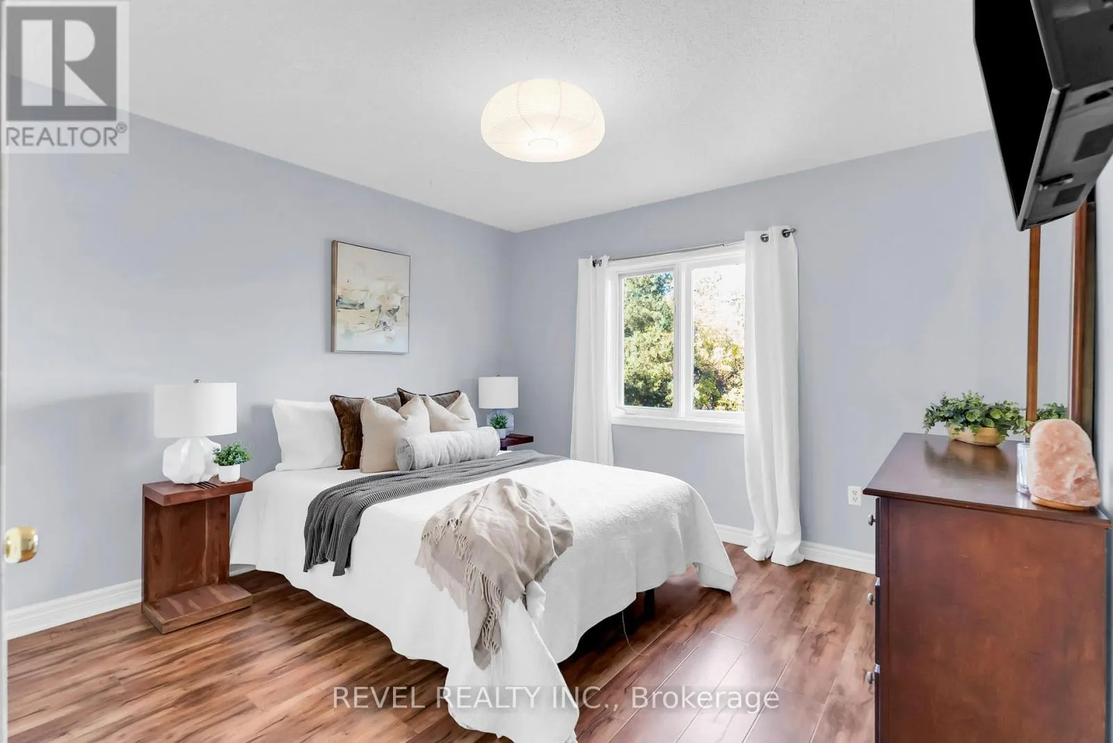 100 PRESSED BRICK DRIVE