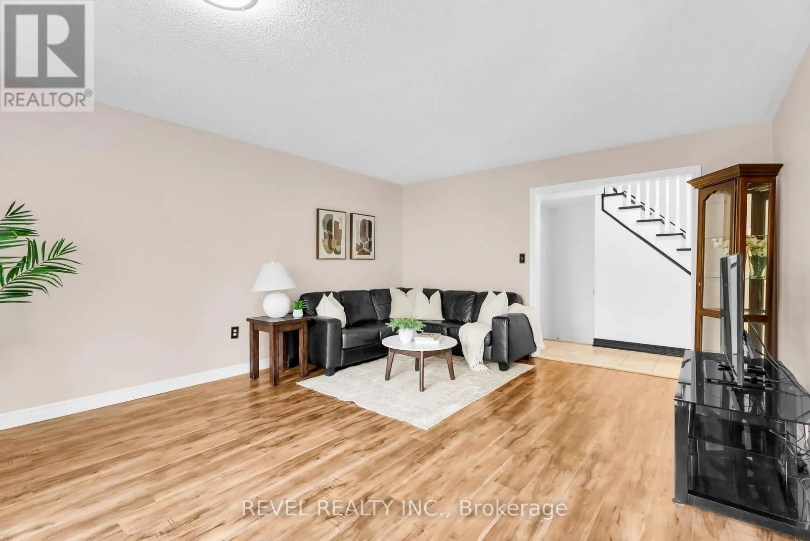 100 PRESSED BRICK DRIVE