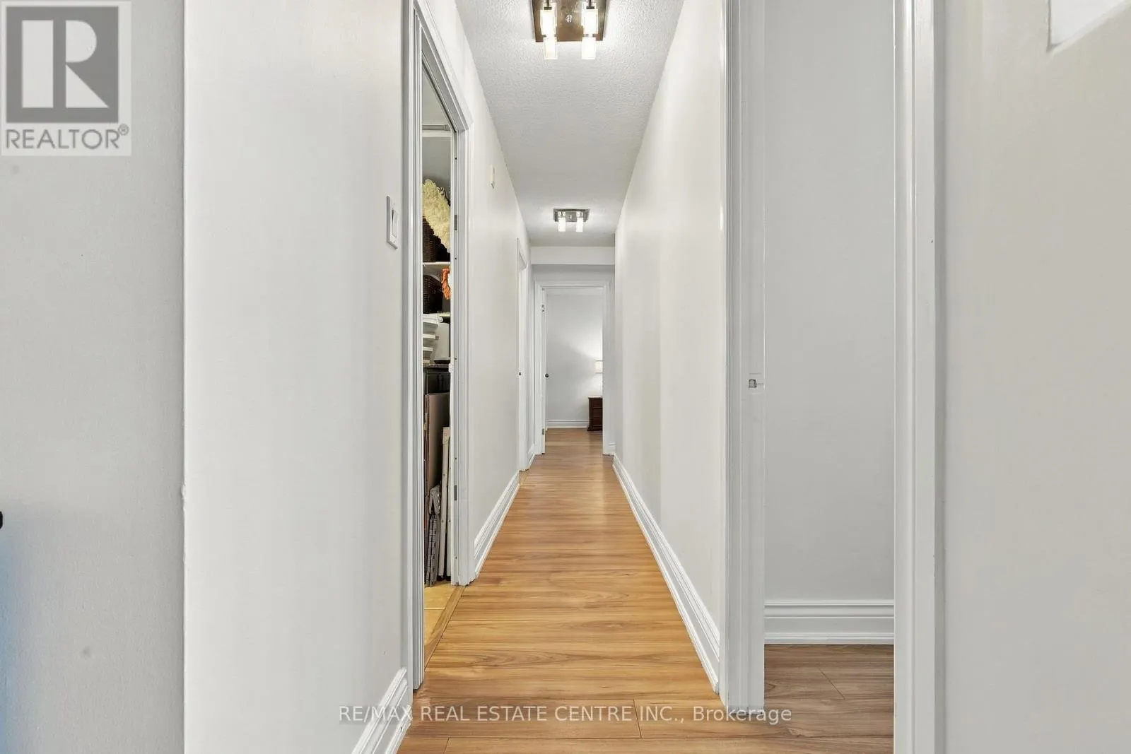 1110 - 355 RATHBURN ROAD E