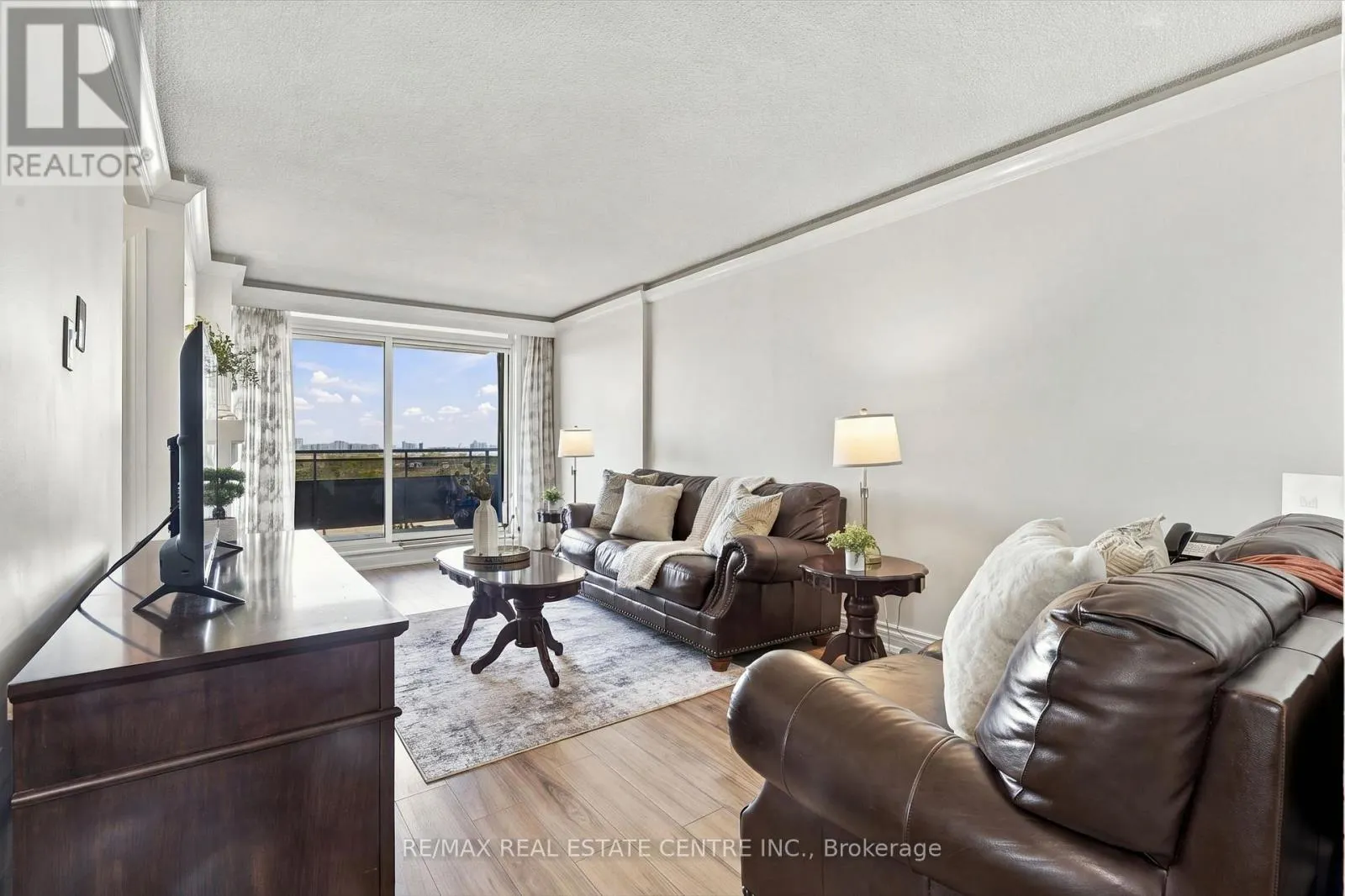 1110 - 355 RATHBURN ROAD E