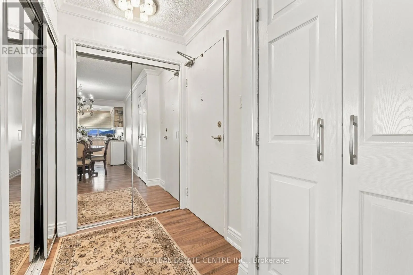 1110 - 355 RATHBURN ROAD E