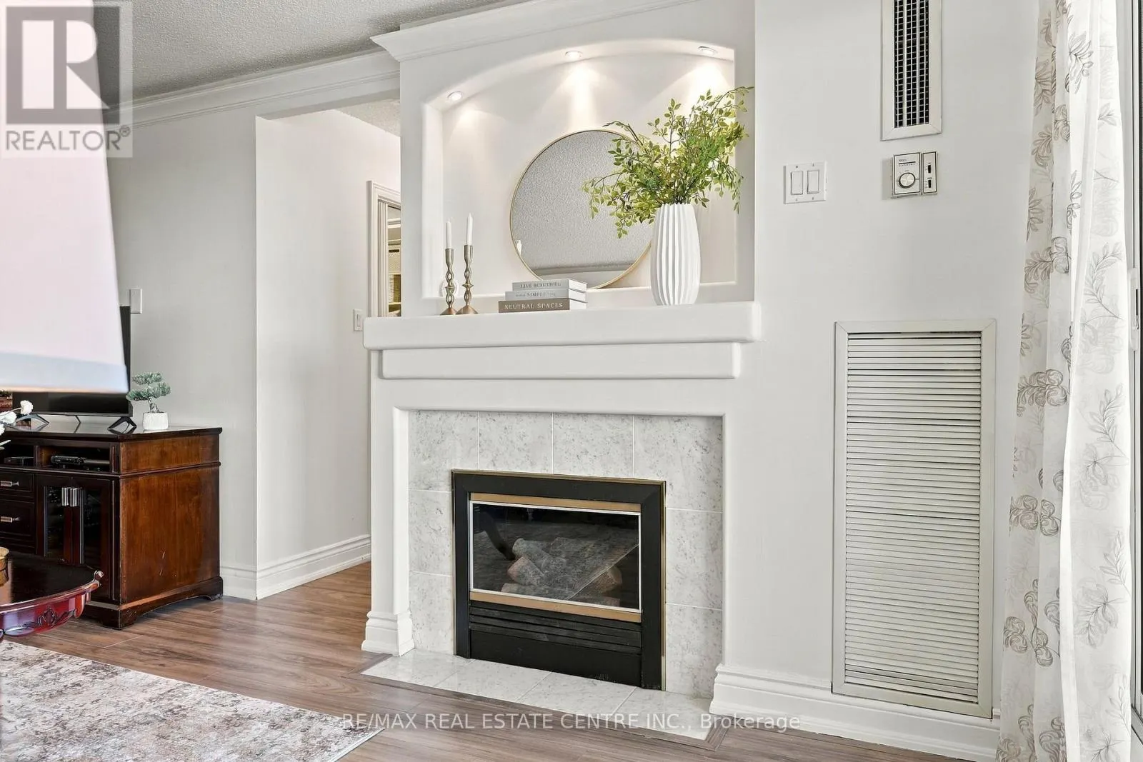 1110 - 355 RATHBURN ROAD E