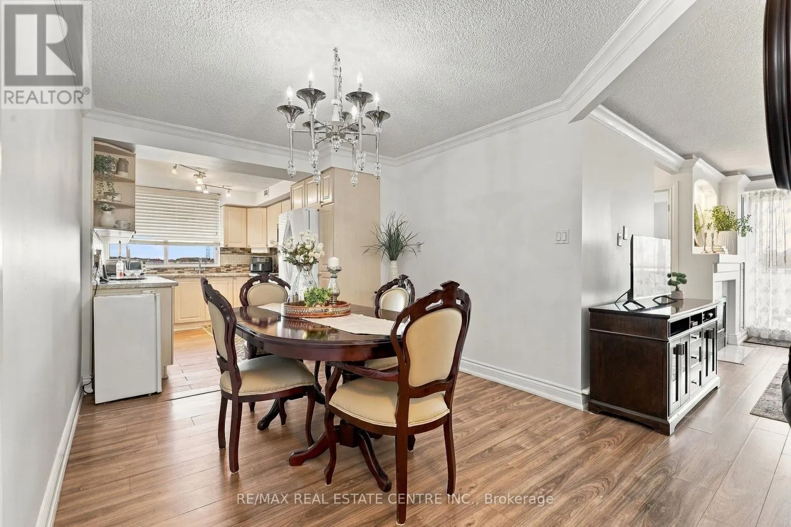 1110 - 355 RATHBURN ROAD E