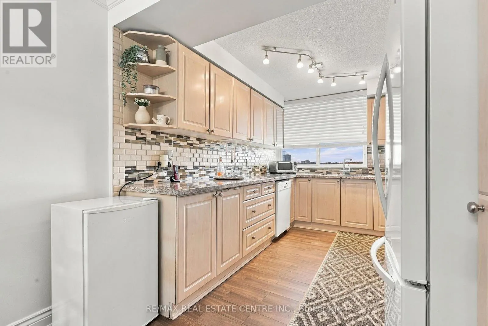 1110 - 355 RATHBURN ROAD E