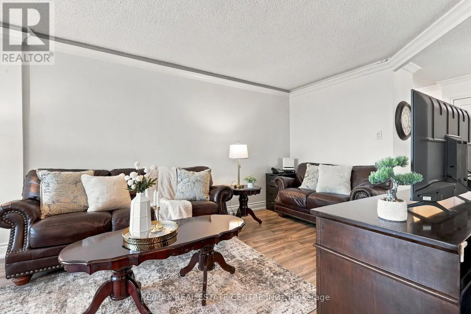 1110 - 355 RATHBURN ROAD E