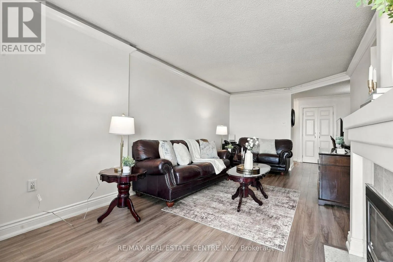 1110 - 355 RATHBURN ROAD E