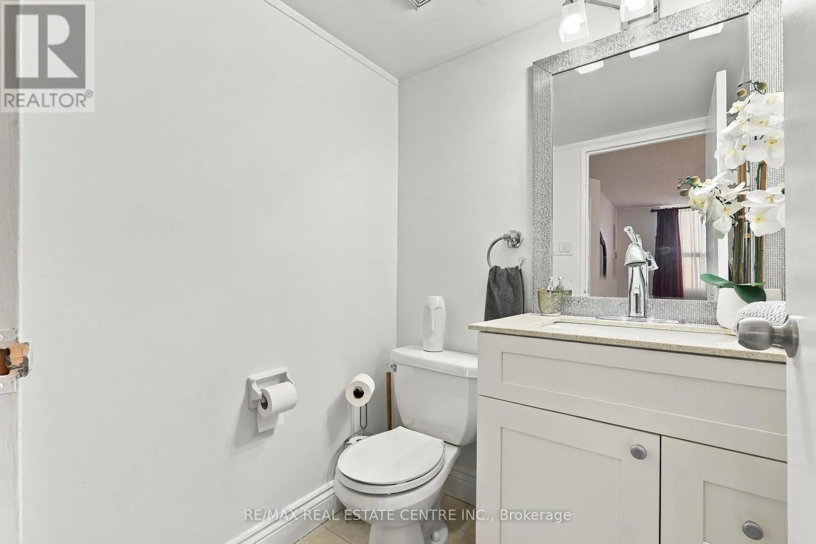 1110 - 355 RATHBURN ROAD E
