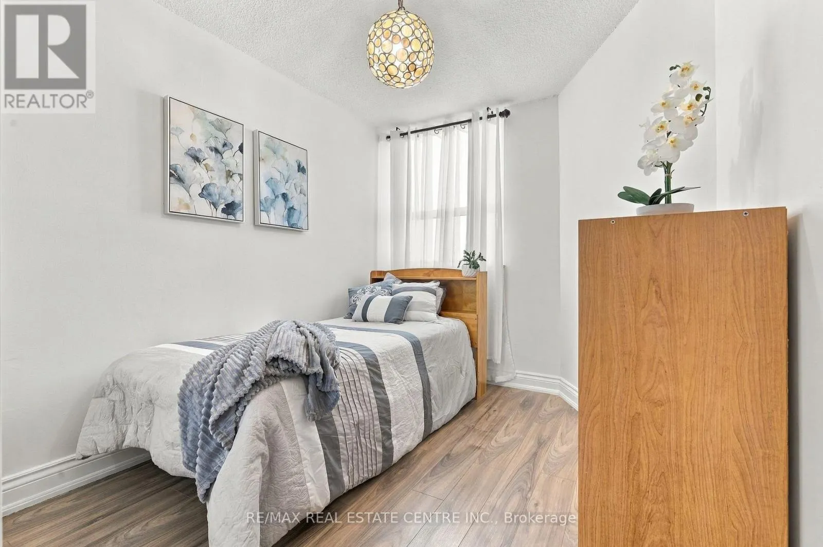 1110 - 355 RATHBURN ROAD E