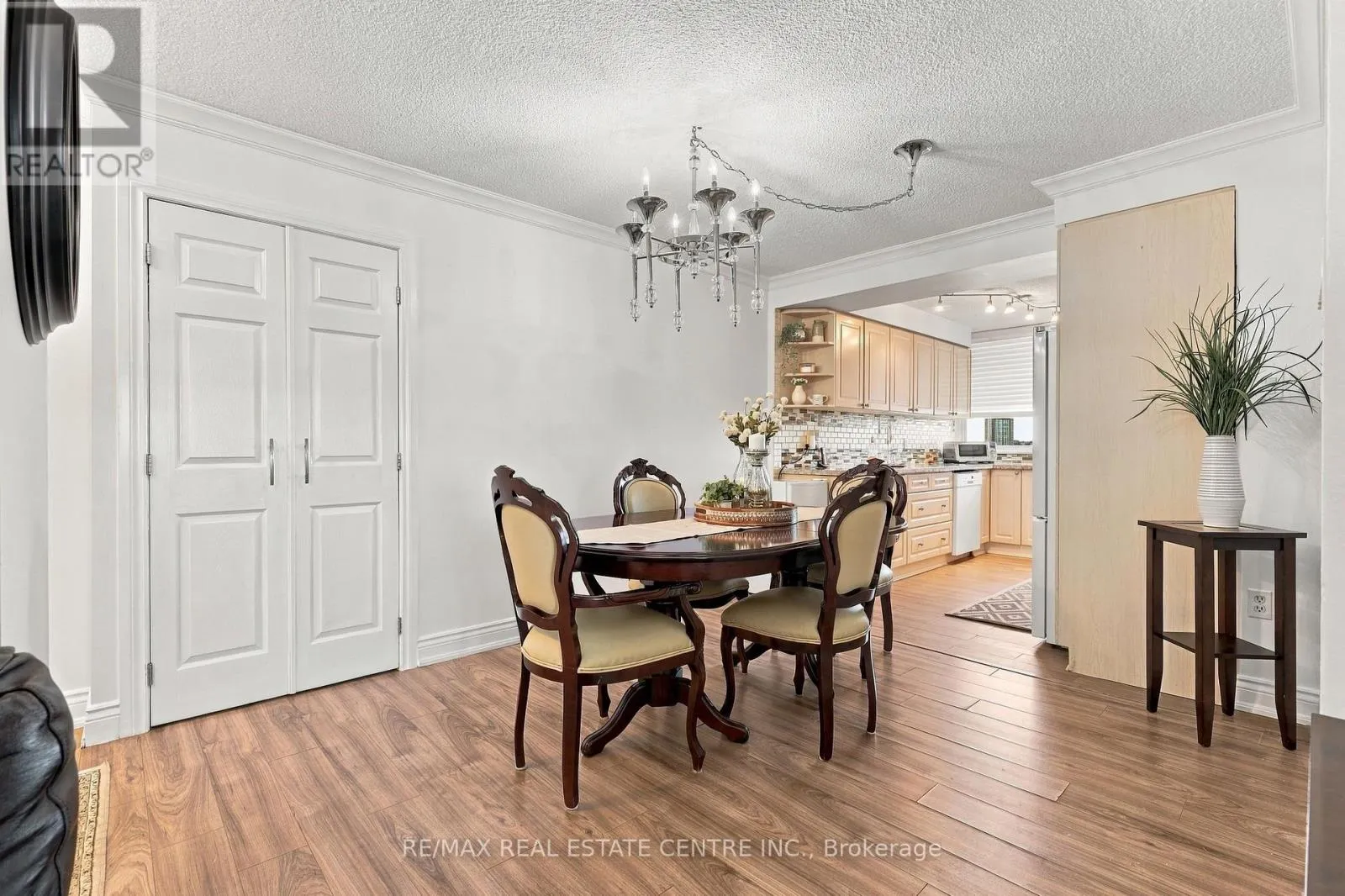 1110 - 355 RATHBURN ROAD E