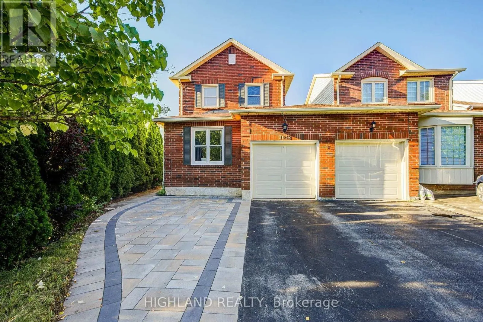 2032 GLENADA CRESCENT