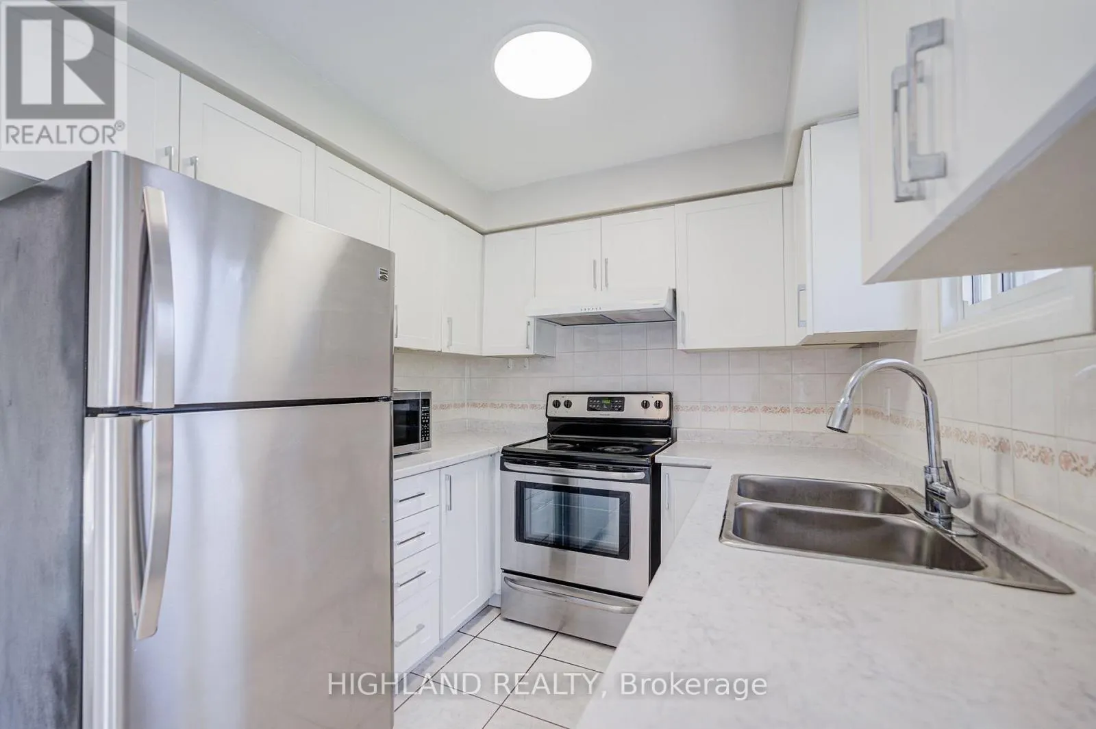 2032 GLENADA CRESCENT