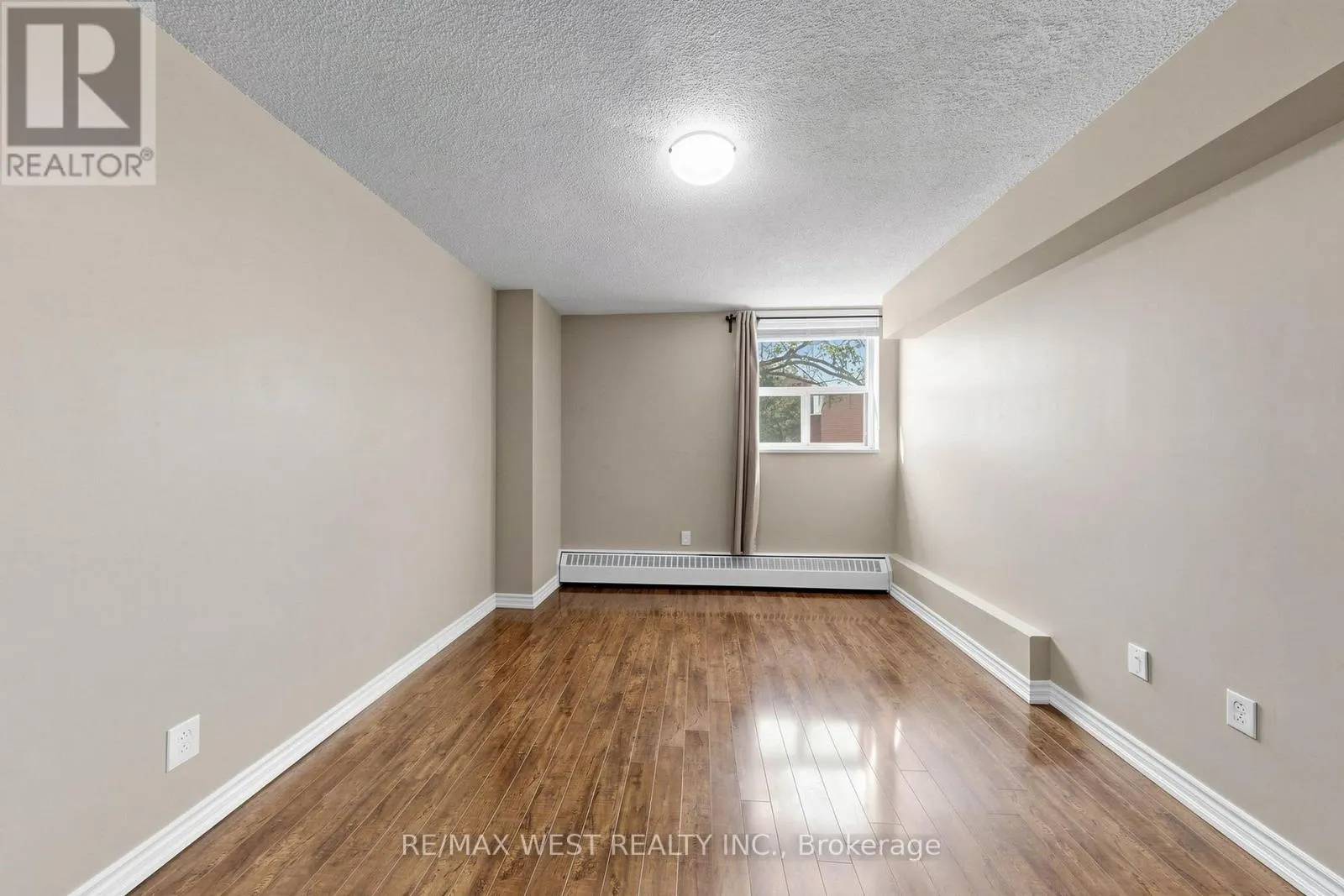 102 - 370 DIXON ROAD
