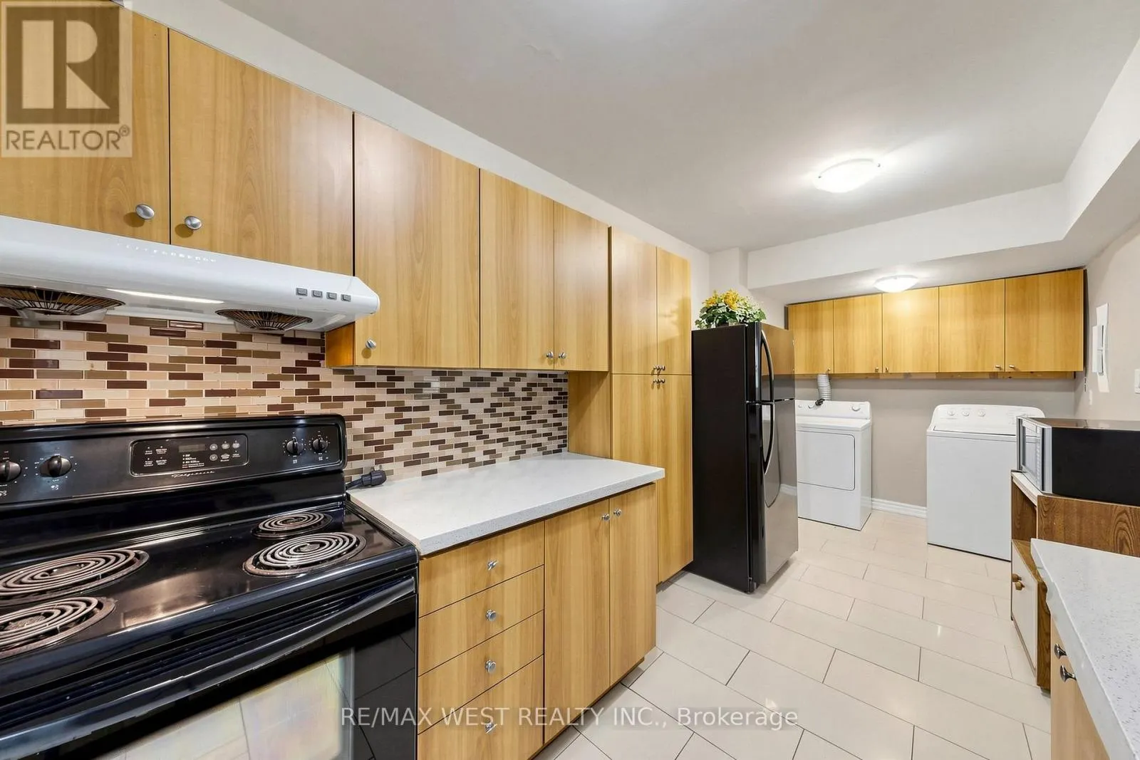 102 - 370 DIXON ROAD