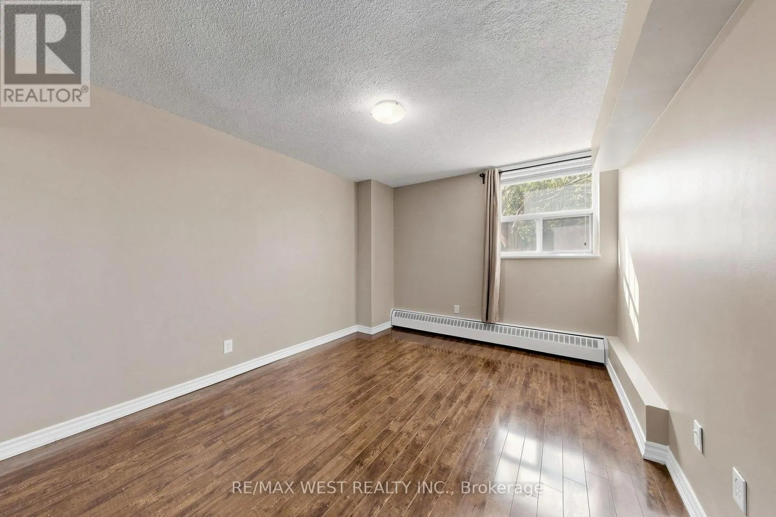 102 - 370 DIXON ROAD