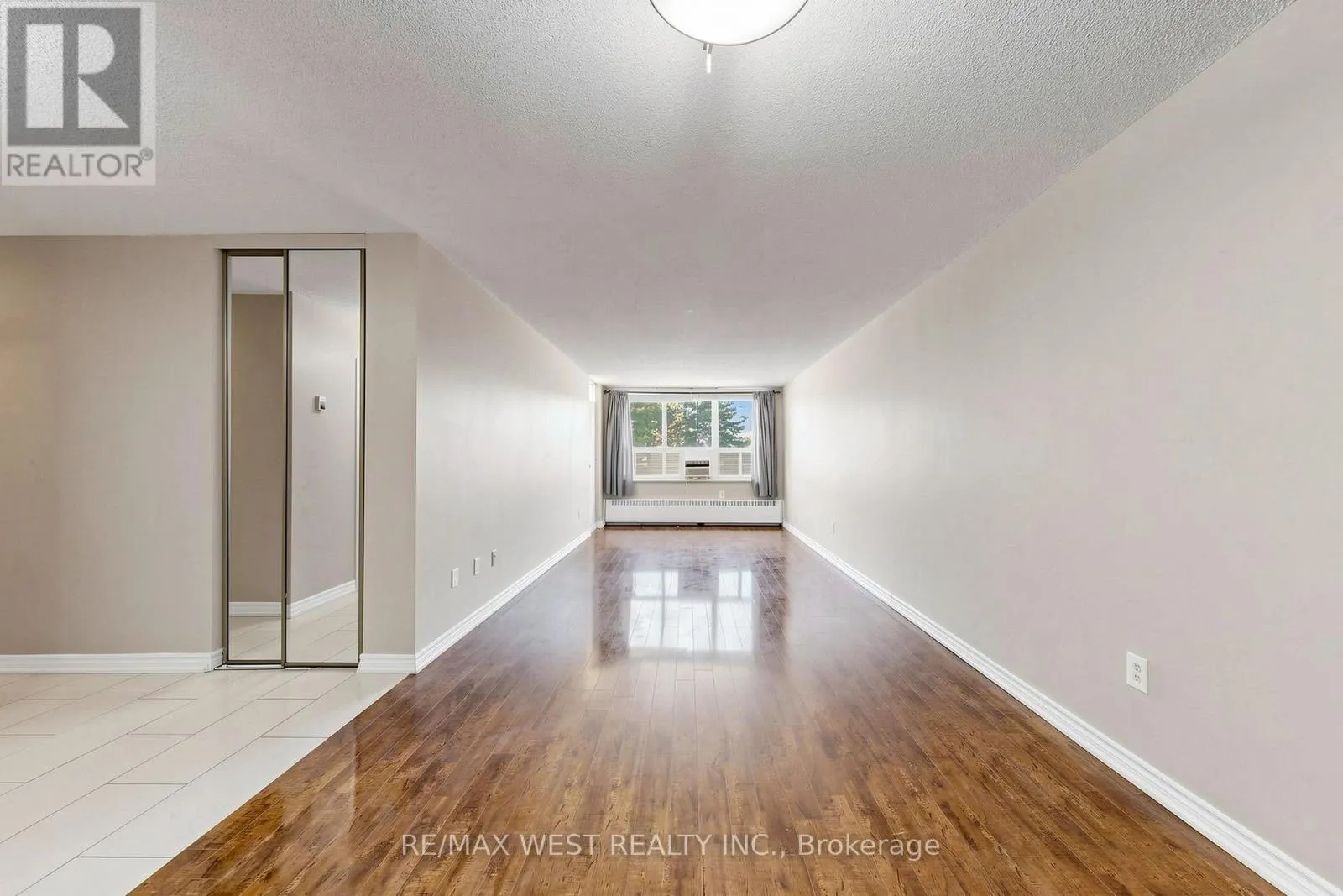 102 - 370 DIXON ROAD