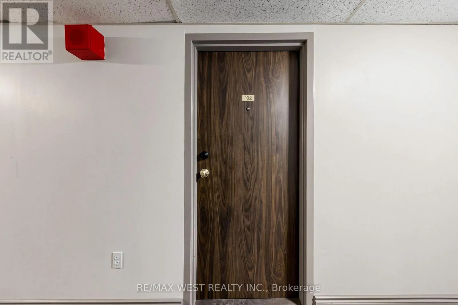 102 - 370 DIXON ROAD