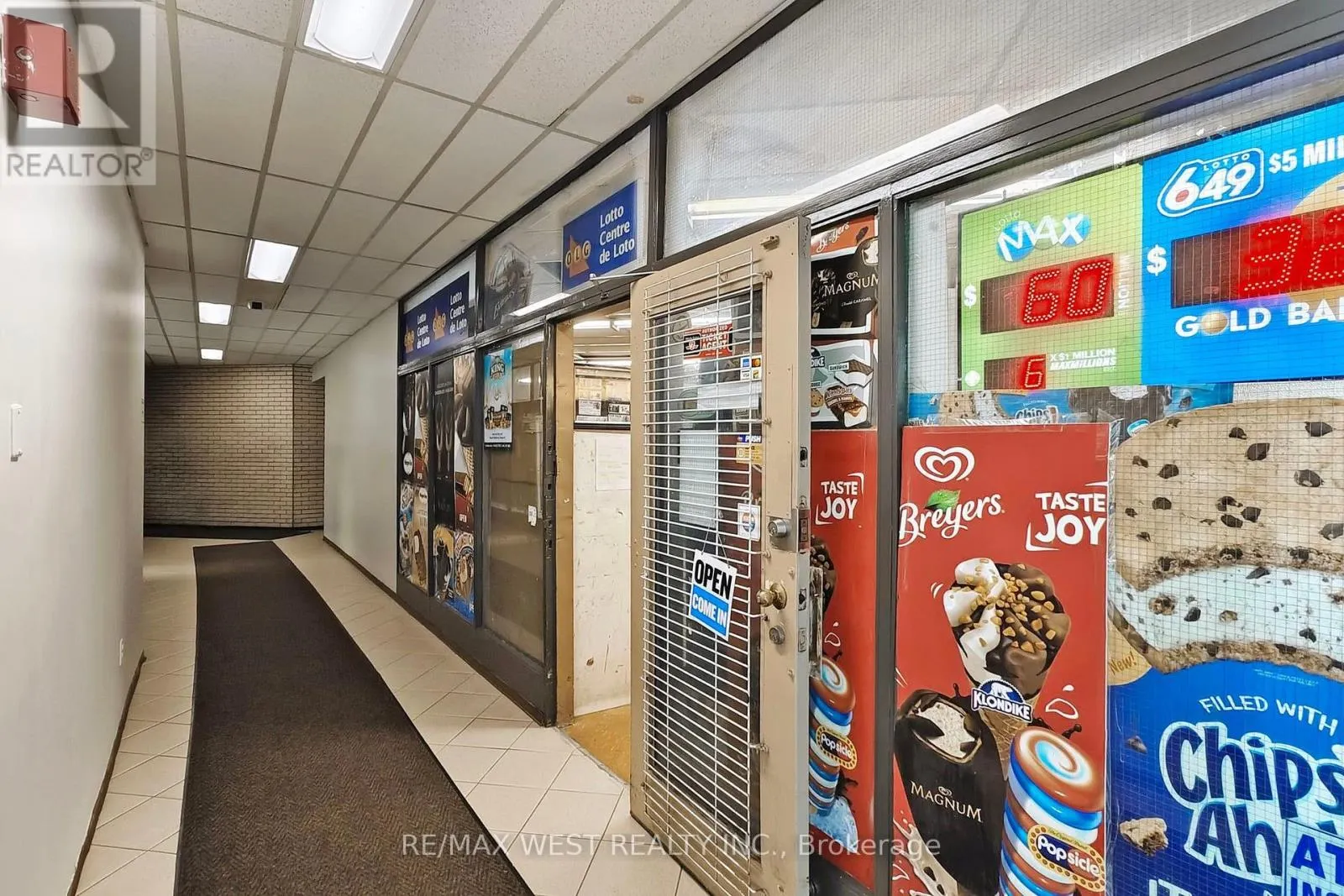 102 - 370 DIXON ROAD