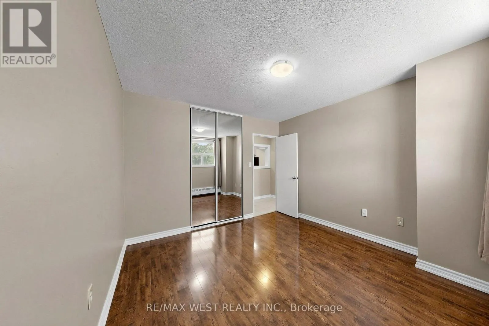 102 - 370 DIXON ROAD