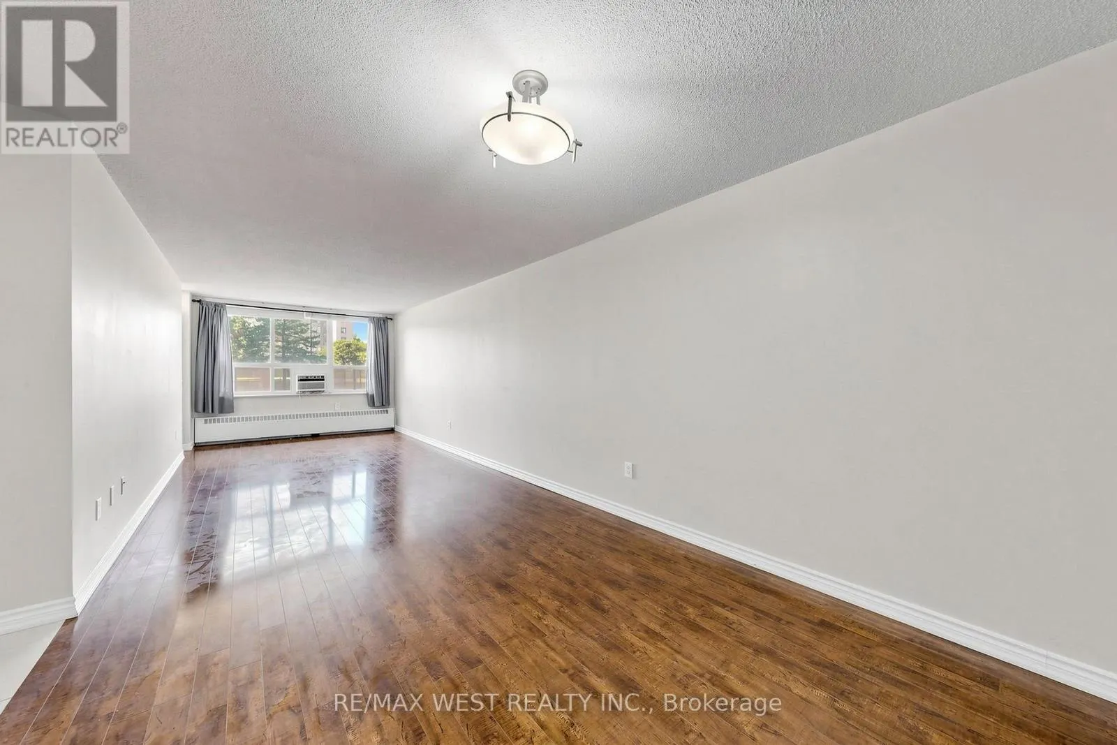 102 - 370 DIXON ROAD