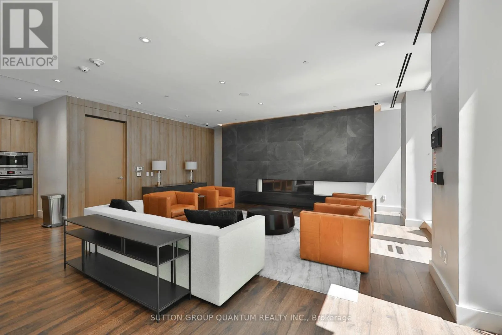 1009 - 21 PARK STREET E