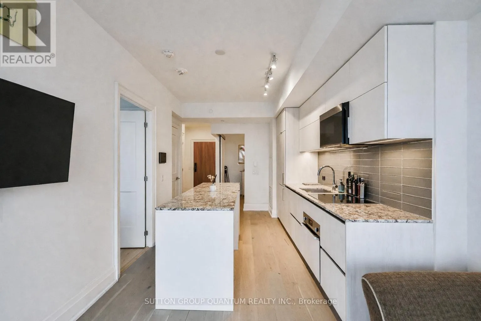1009 - 21 PARK STREET E