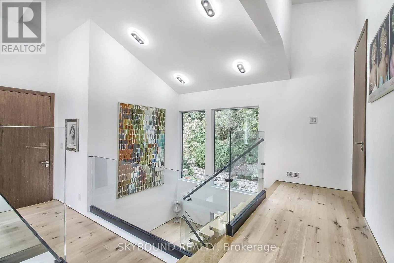 5 HATTON COURT