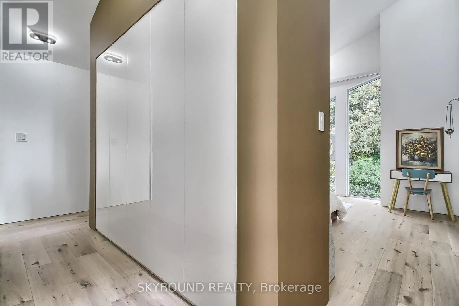 5 HATTON COURT