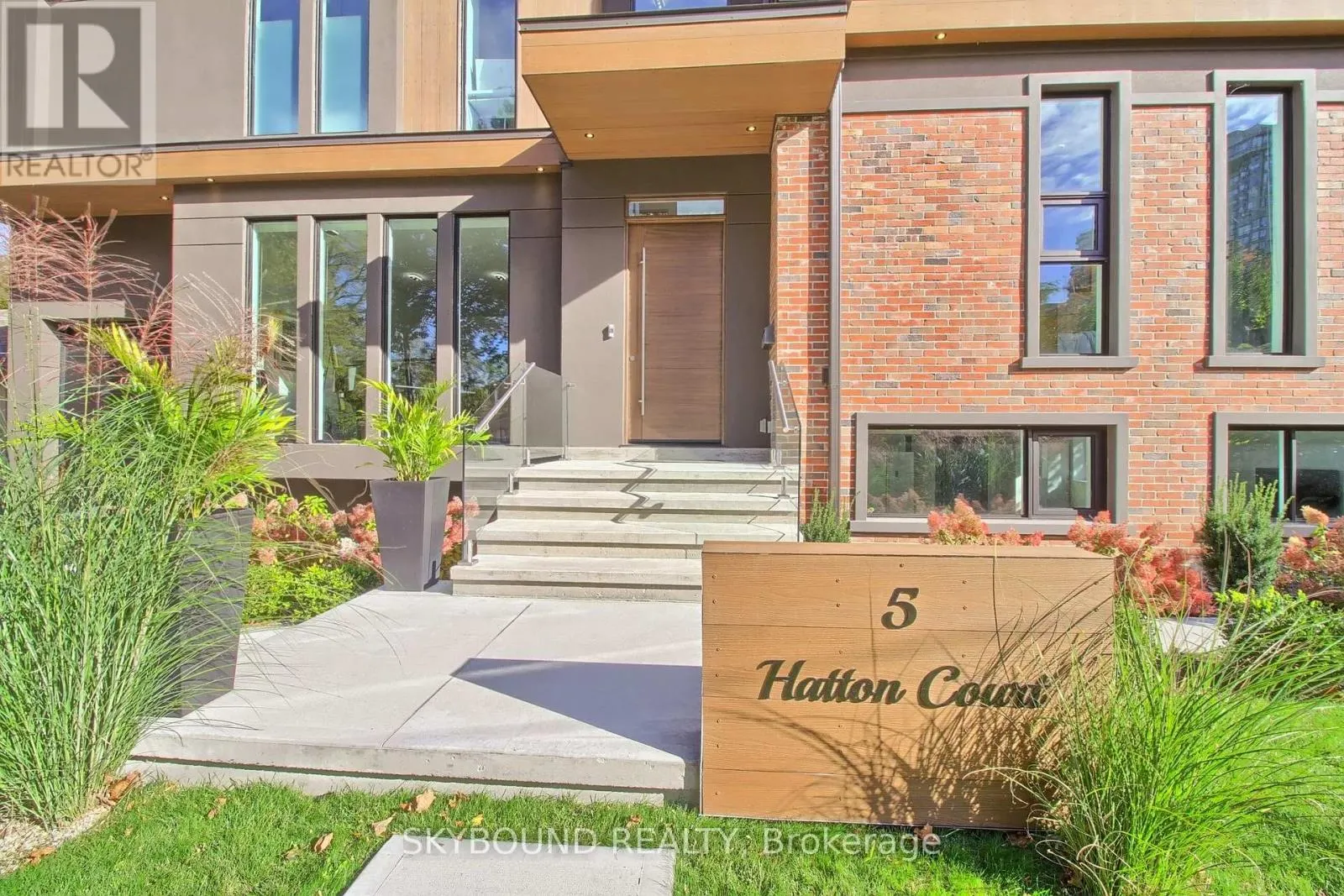 5 HATTON COURT