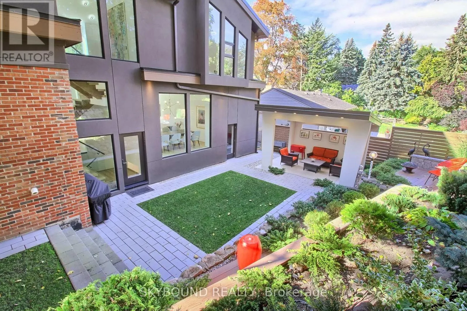 5 HATTON COURT
