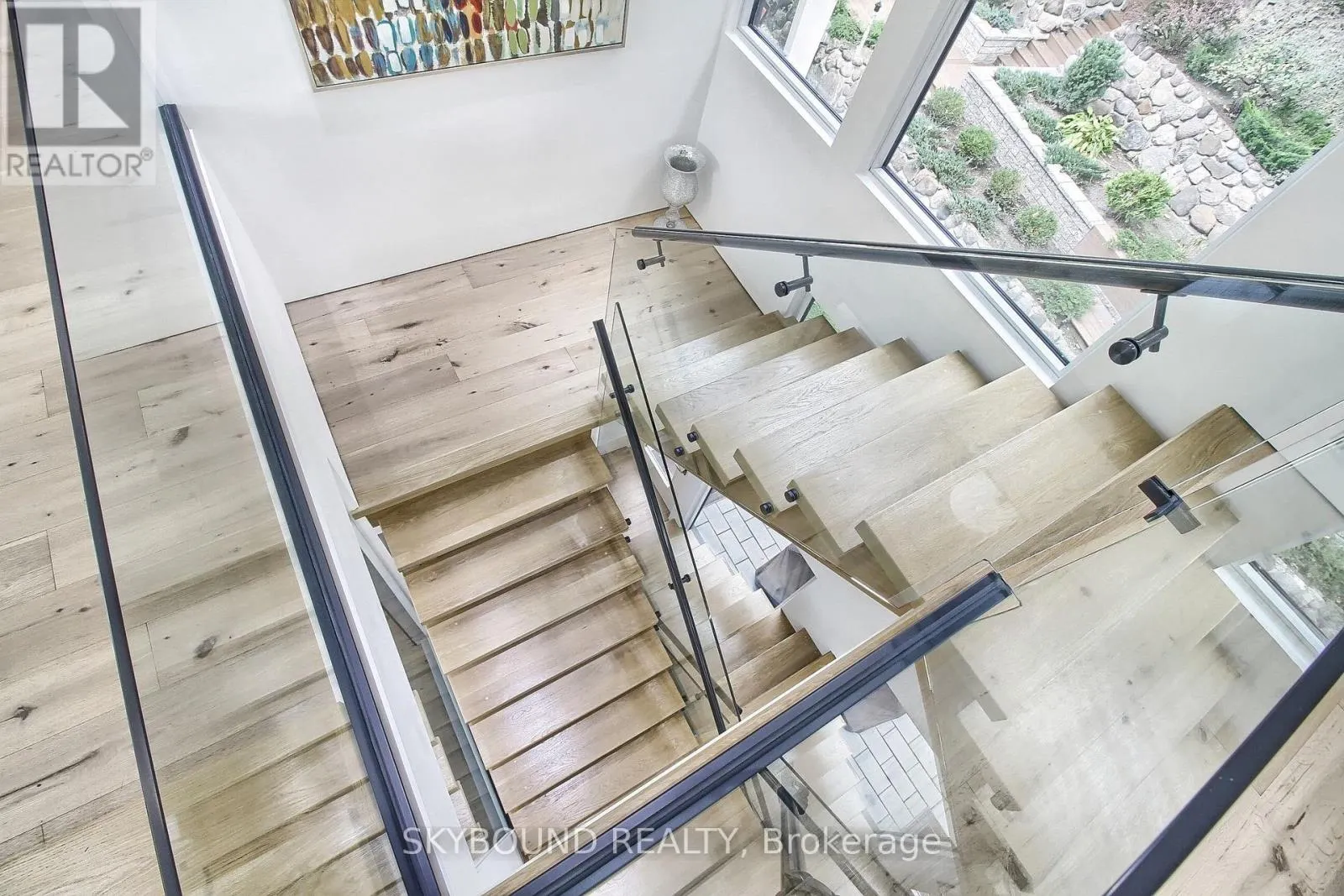 5 HATTON COURT
