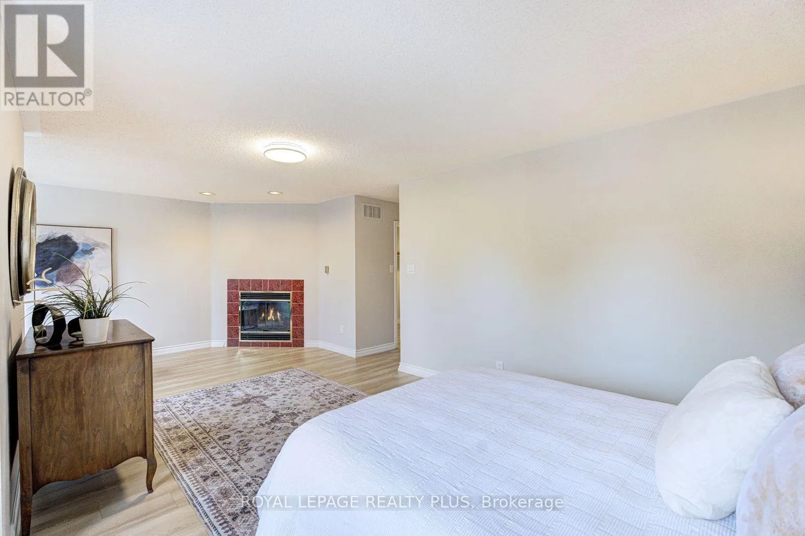 3 - 5490 GLEN ERIN DRIVE