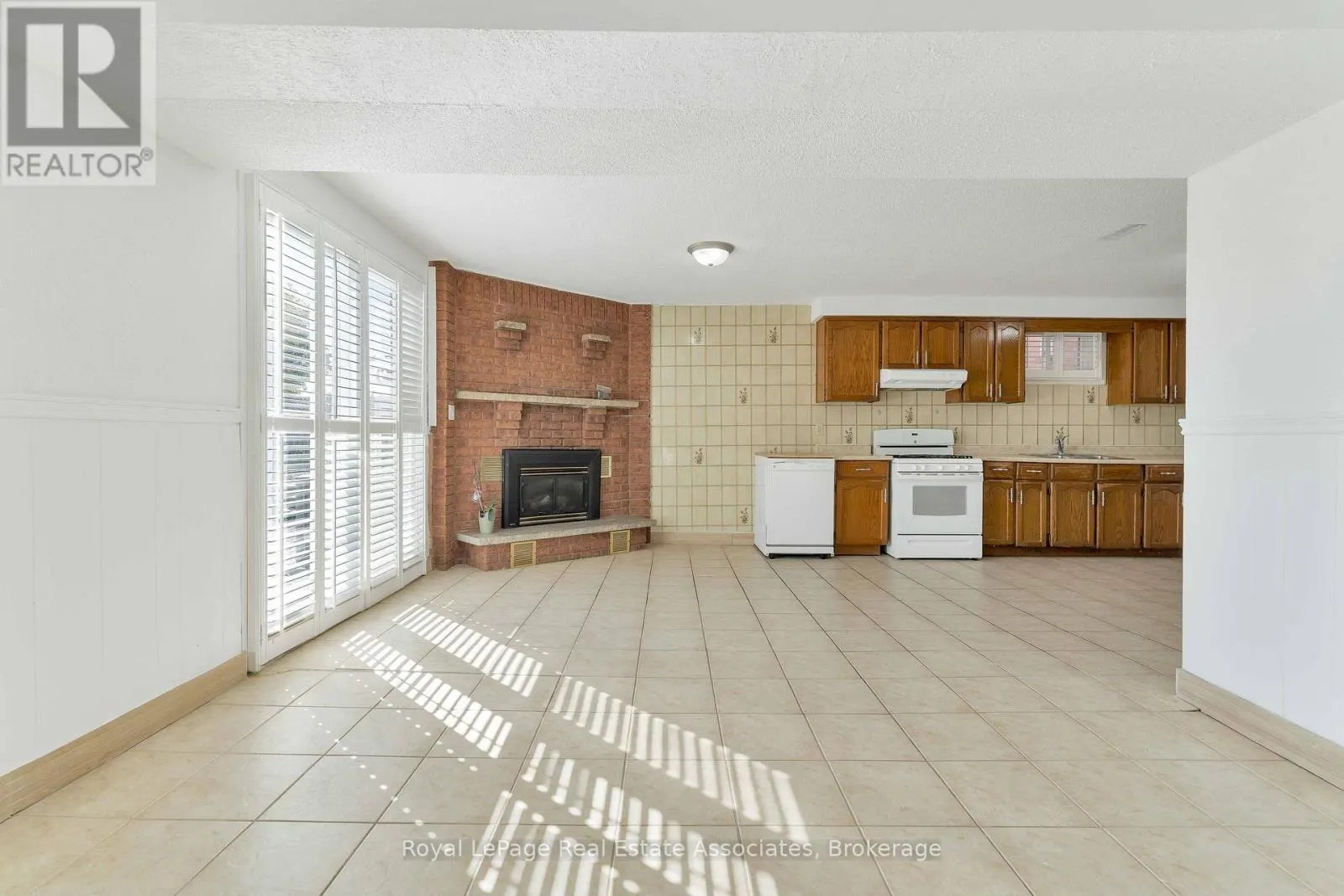 7 CAPSTAN COURT