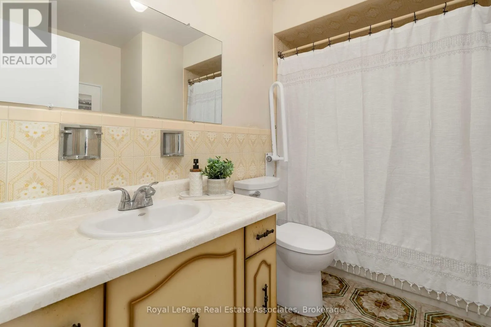 7 CAPSTAN COURT