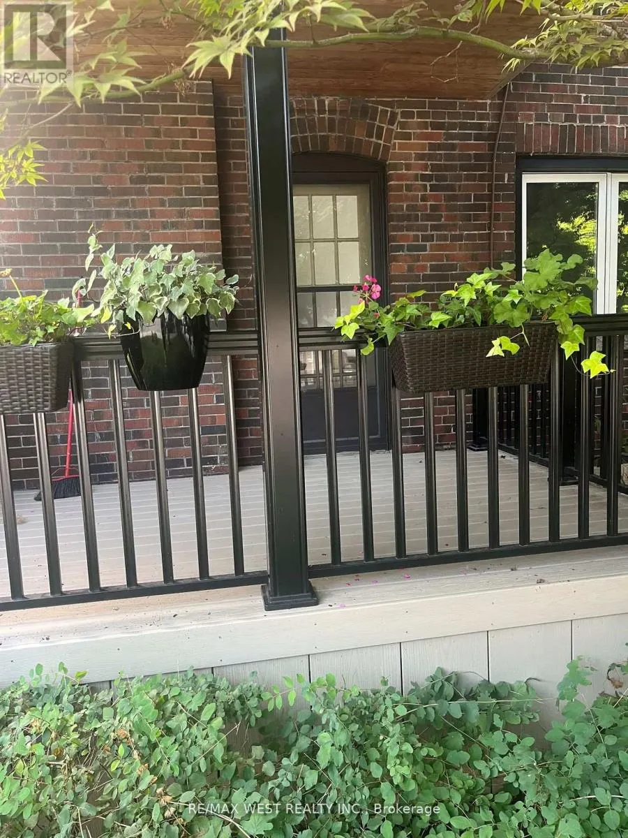 27 OAKVIEW AVENUE